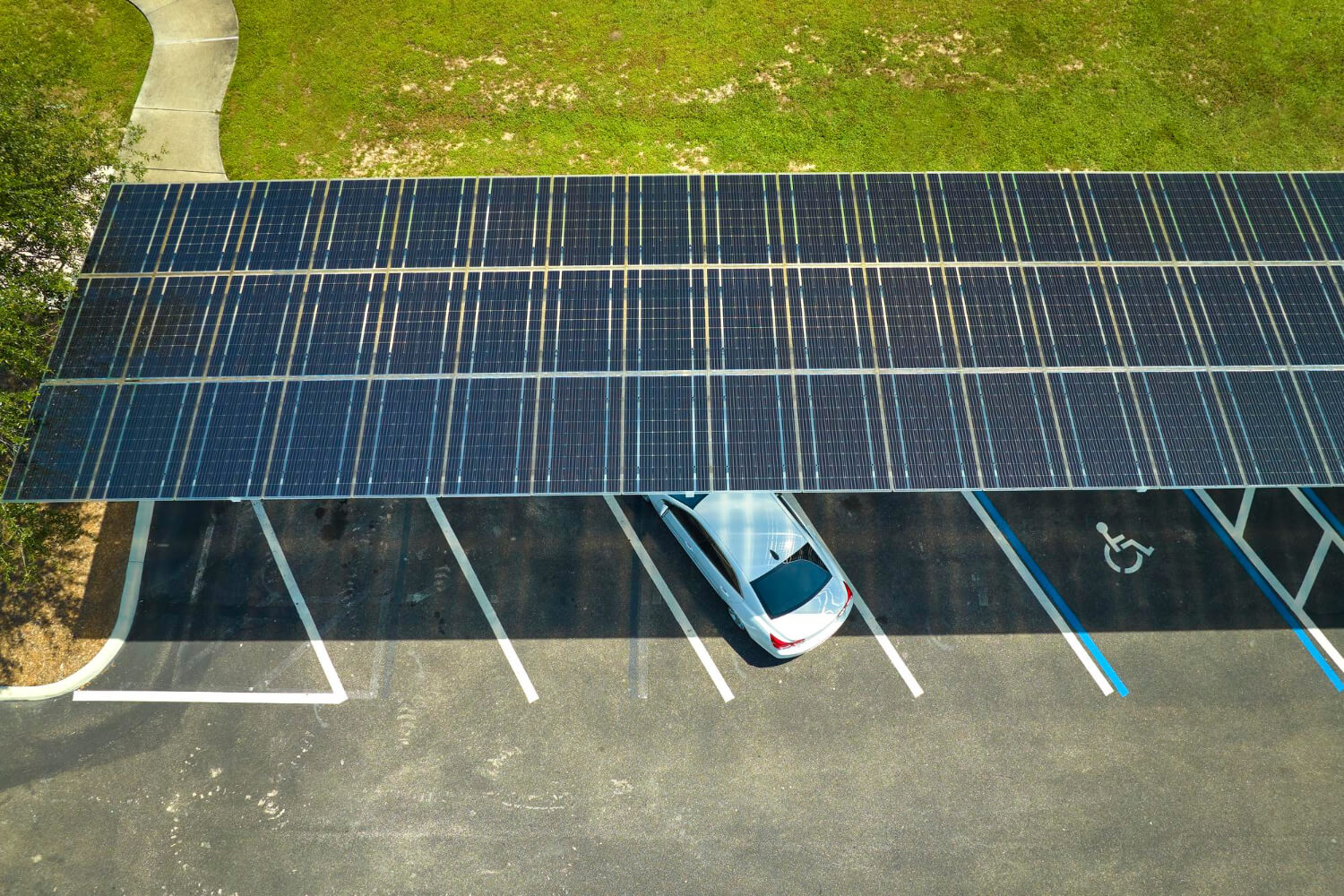 Energia solar e carro elétrico: recarga no telhado
